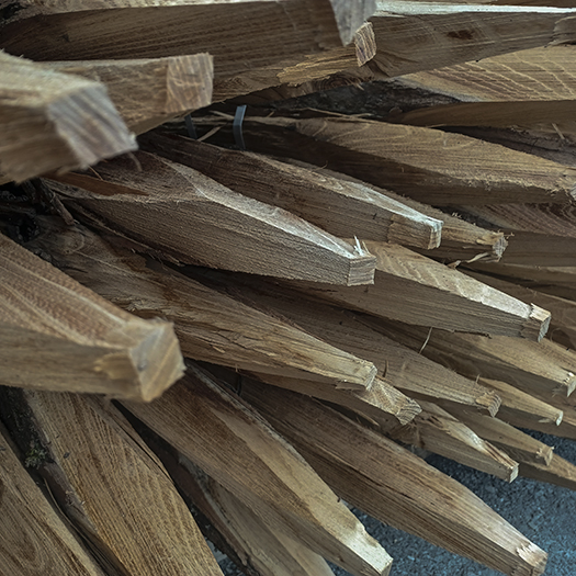 Estacas de acacia rajadas con punta MADERAS GARCIA VARONA