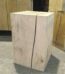 Dado de madera de roble rustico. Bloque de madera. Peana de madera, pedestal. Mesa rústica.