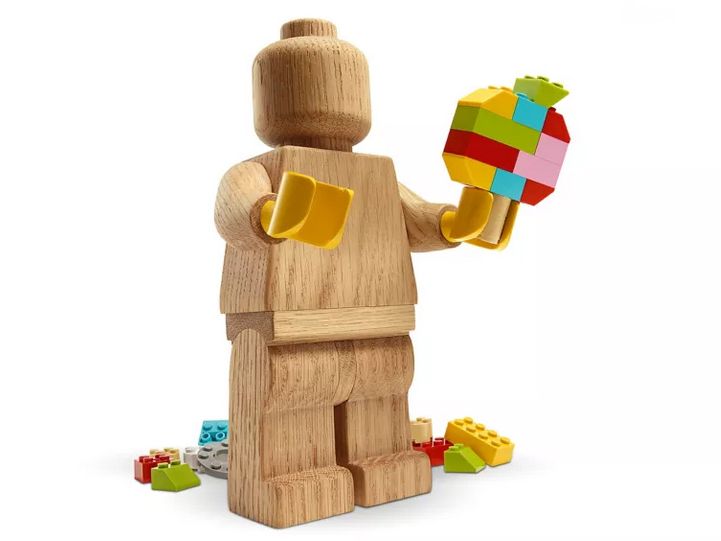 Figura de madera de roble Lego
