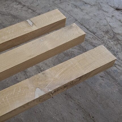 Poste de madera de roble cuadrado, cepillado y biselado