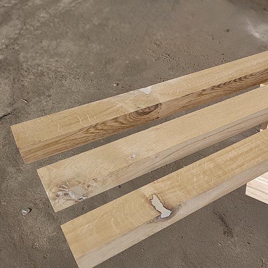 Poste de madera de roble cuadrado, cepillado y biselado
