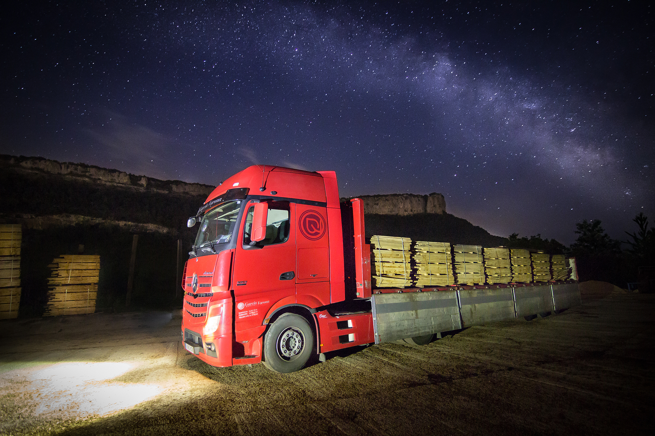 Camion de maderas garcia varona en aserradero de madera