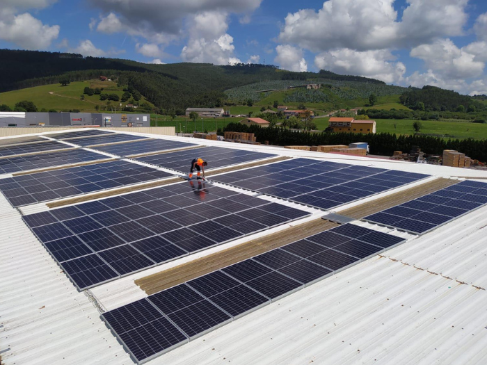 Instalación de placas solares para autoconsumo. Buscando la sostenibilidad energética