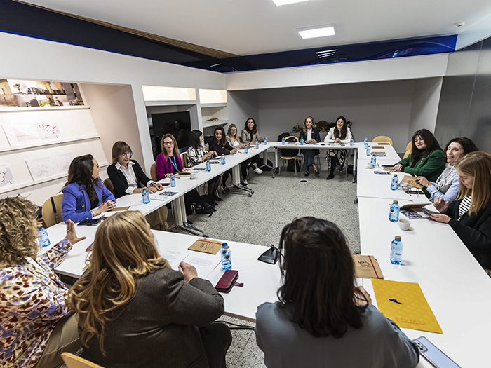 LideraMdo presentacion 1-4-25 Polo Positivo