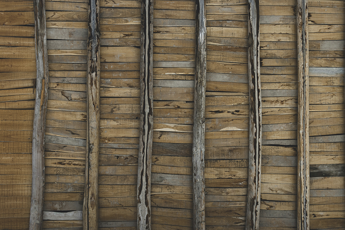 Ripia de roble en cubierta - foto alirad-zare-unsplash
